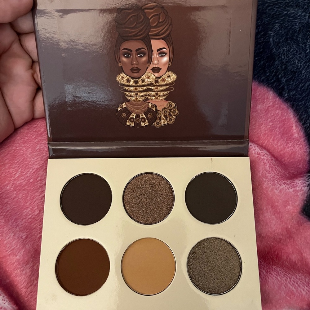 Juvia's Place Brown and Tan Eyeshadow Palette Smokey Glam
